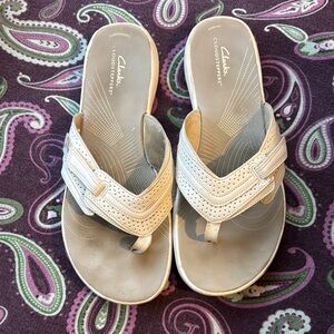 Clark’s White adjustable Sandals. Size 12